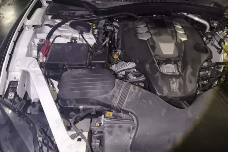 Used Maserati President 2013 3.0T Standard Model Engine Bay Right