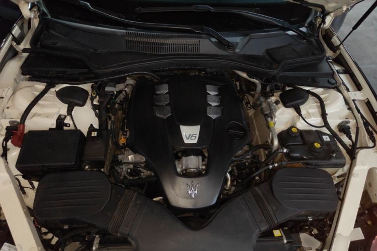 Used Maserati President 2013 3.0T Standard Model Engine Bay