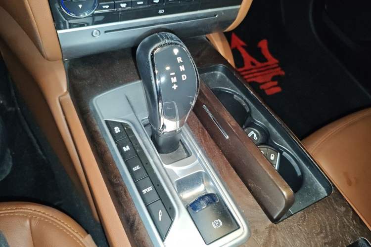 Used Maserati President 2013 3.0T Standard Model Gear Lever