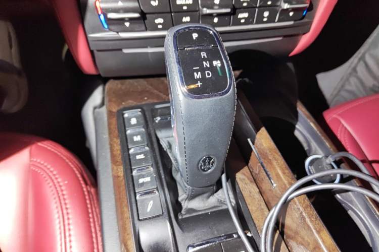 Used Maserati President 2013 3.0T Standard Model Gear Lever