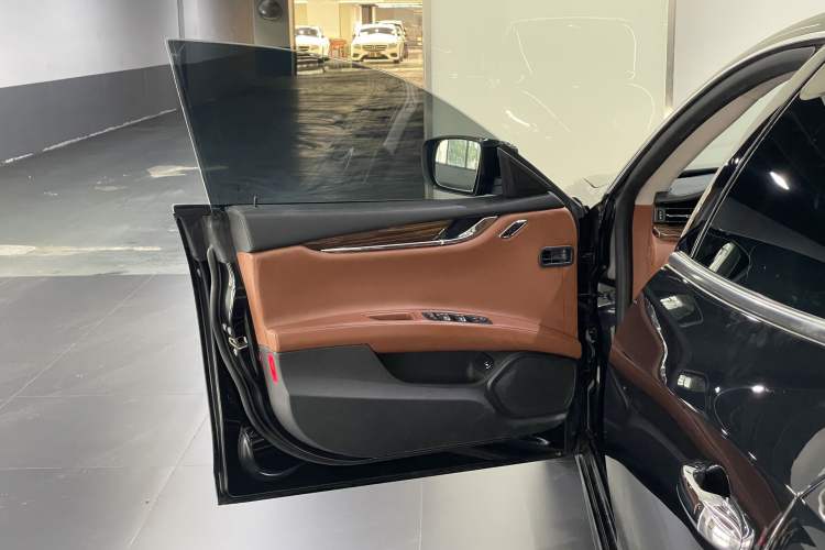 Used Maserati President 2013 3.0T Standard Model Interior 12