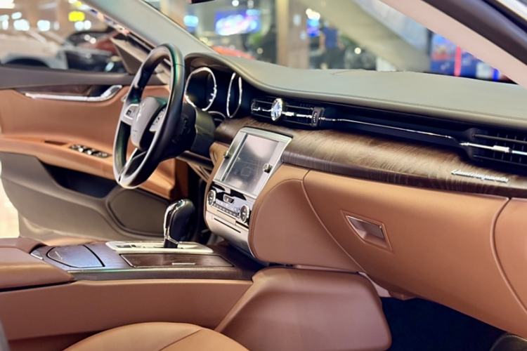 Used Maserati President 2013 3.0T Standard Model Interior 2