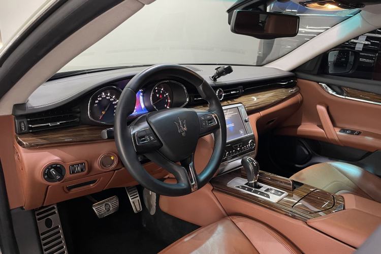 Used Maserati President 2013 3.0T Standard Model Interior 2