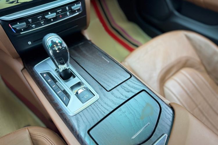 Used Maserati President 2013 3.0T Standard Model Interior 3