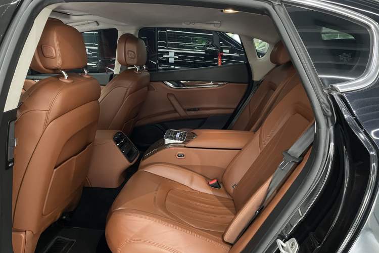 Used Maserati President 2013 3.0T Standard Model Interior 4