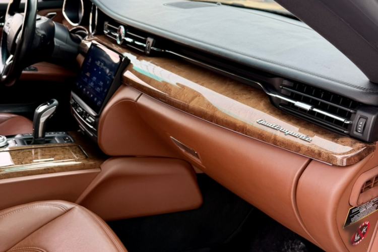 Used Maserati President 2013 3.0T Standard Model Interior 9