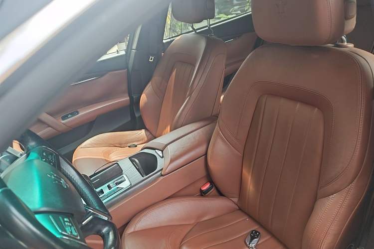 Used Maserati President 2013 3.0T Standard Model Left Front Seat
