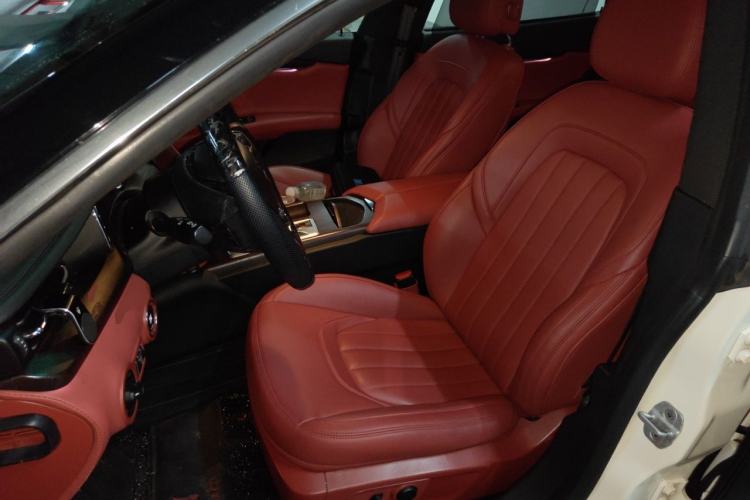 Used Maserati President 2013 3.0T Standard Model Left Front Seat