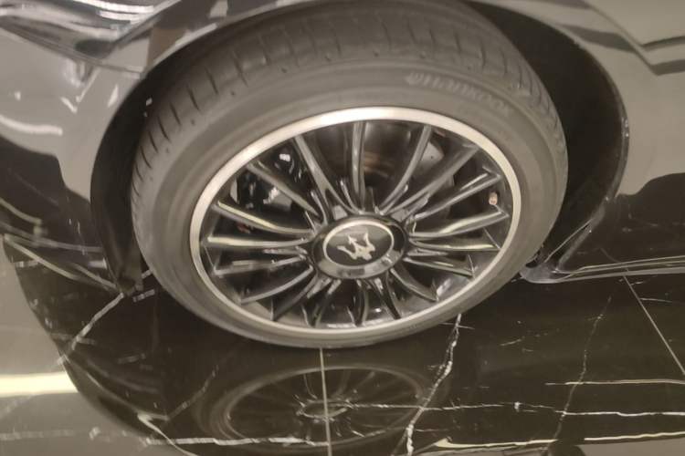 Used Maserati President 2013 3.0T Standard Model Left Front Wheel Hub
