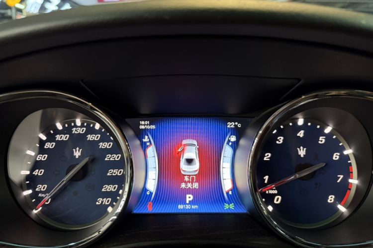 Used Maserati President 2013 3.0T Standard Model Odometer Close Up