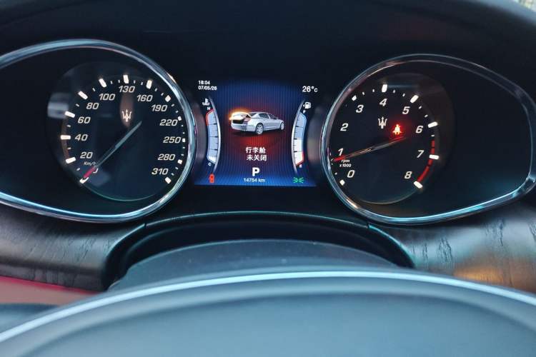 Used Maserati President 2013 3.0T Standard Model Odometer Close Up