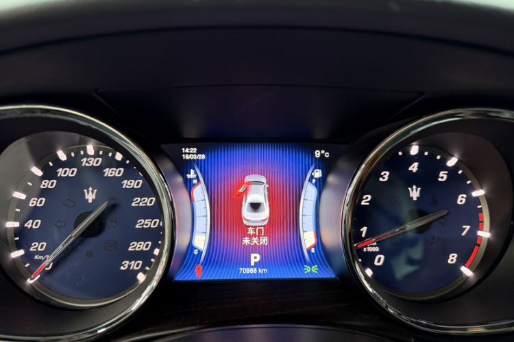 Used Maserati President 2013 3.0T Standard Model Odometer Close Up