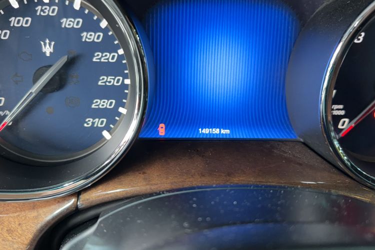 Used Maserati President 2013 3.0T Standard Model Odometer Close Up