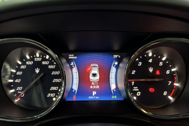 Used Maserati President 2013 3.0T Standard Model Odometer Close Up