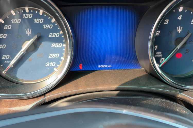 Used Maserati President 2013 3.0T Standard Model Odometer Close Up