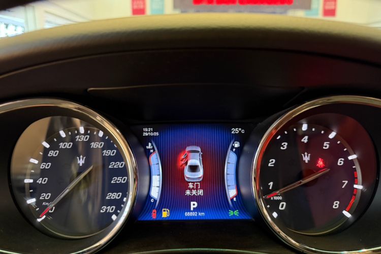 Used Maserati President 2013 3.0T Standard Model Odometer Close Up