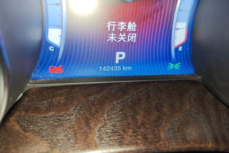 Used Maserati President 2013 3.0T Standard Model Odometer Close Up