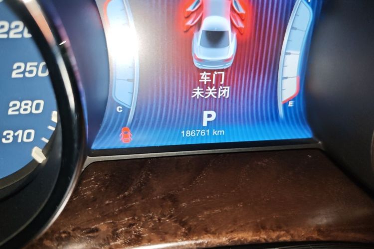Used Maserati President 2013 3.0T Standard Model Odometer Close Up