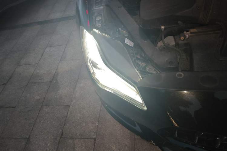 Used Maserati President 2013 3.0T Standard Model Right Front Headlight