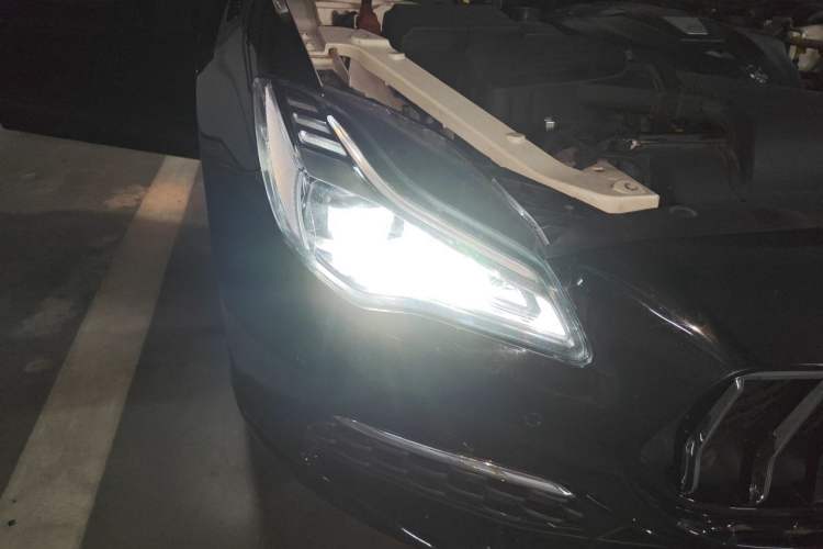 Used Maserati President 2013 3.0T Standard Model Right Front Headlight