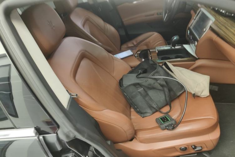 Used Maserati President 2013 3.0T Standard Model Right Front Seat