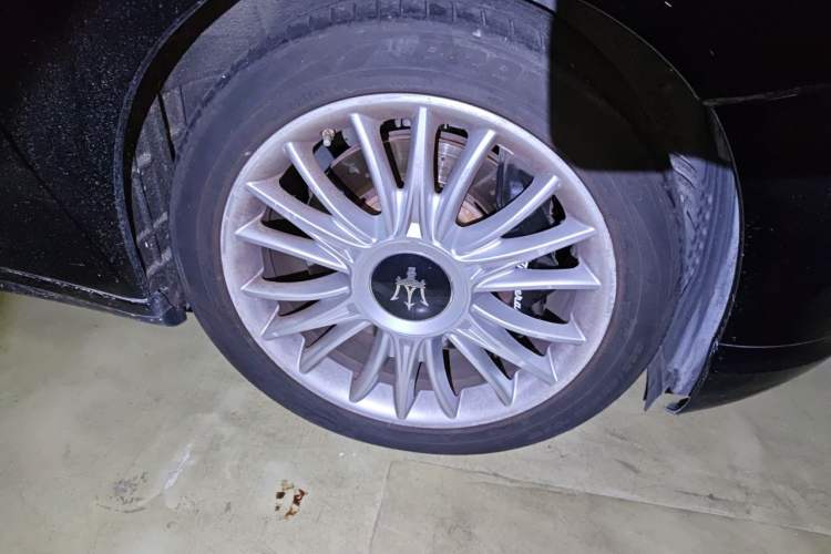 Used Maserati President 2013 3.0T Standard Model Right Front Wheel Hub