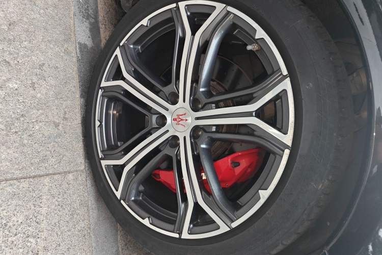 Used Maserati President 2013 3.0T Standard Model Right Front Wheel Hub