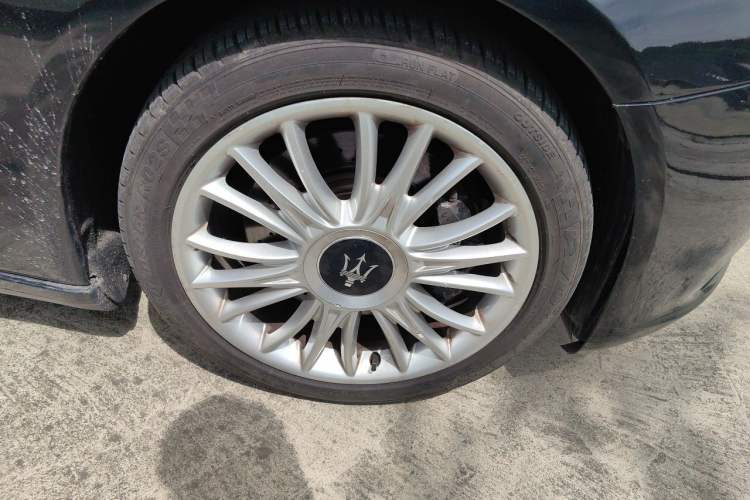 Used Maserati President 2013 3.0T Standard Model Right Front Wheel Hub