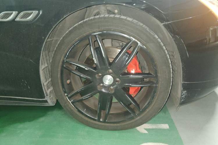 Used Maserati President 2013 3.0T Standard Model Right Front Wheel Hub