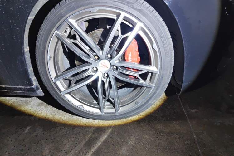 Used Maserati President 2013 3.0T Standard Model Right Front Wheel Hub