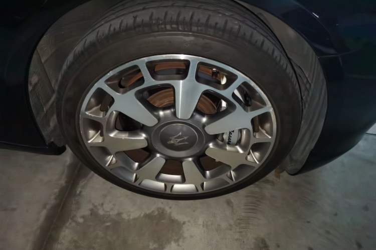 Used Maserati President 2013 3.8T Standard Model Right Front Wheel Hub
