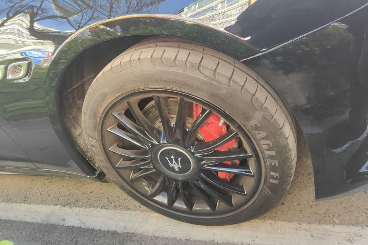 Used Maserati President 2013 3.0T Standard Model Right Front Wheel Hub