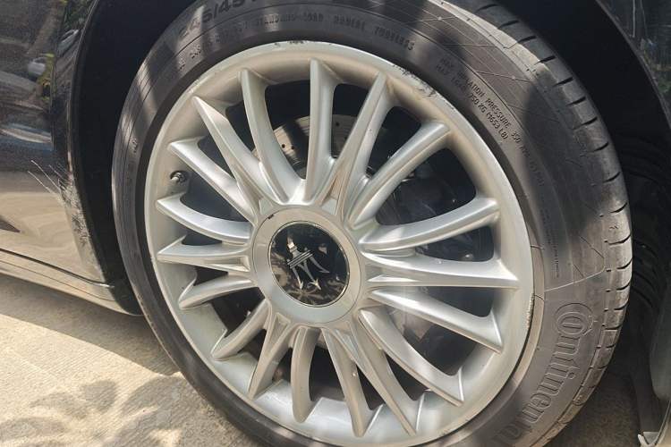 Used Maserati President 2013 3.0T Standard Model Right Front Wheel Hub