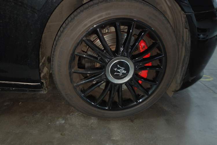 Used Maserati President 2013 3.0T Standard Model Right Front Wheel Hub