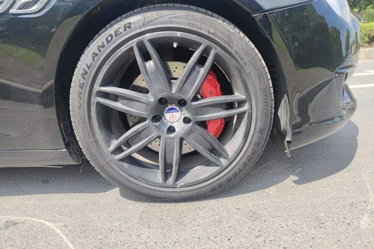 Used Maserati President 2013 3.0T Standard Model Right Front Wheel Hub