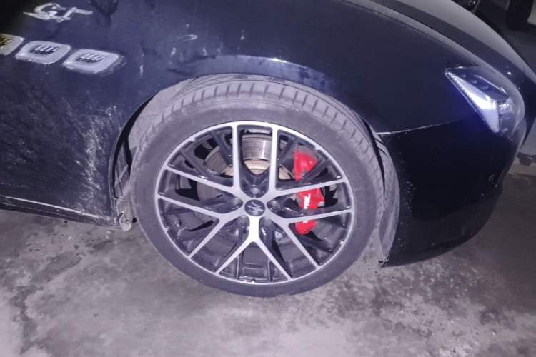 Used Maserati President 2013 3.0T Standard Model Right Front Wheel Hub