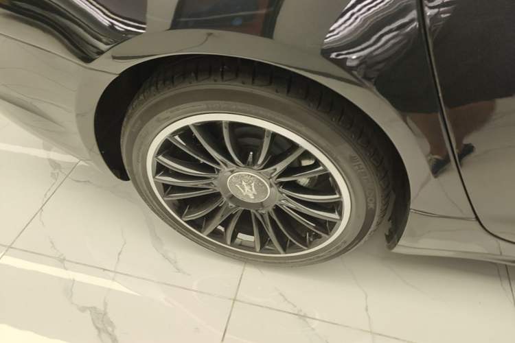Used Maserati President 2013 3.0T Standard Model Right Rear Wheel Hub
