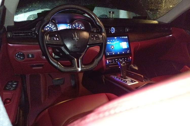 Used Maserati President 2013 3.0T Standard Model Center Console