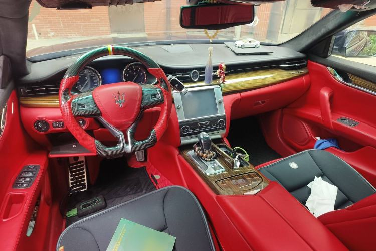 Used Maserati President 2013 3.0T Standard Model Center Console