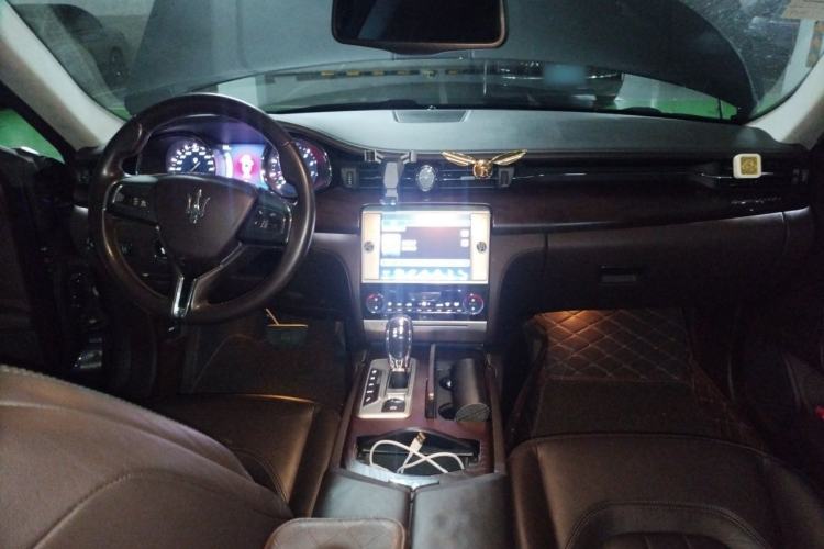 Used Maserati President 2013 3.0T Standard Model Center Console