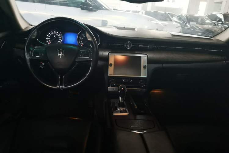 Used Maserati President 2013 3.0T Standard Model Center Console