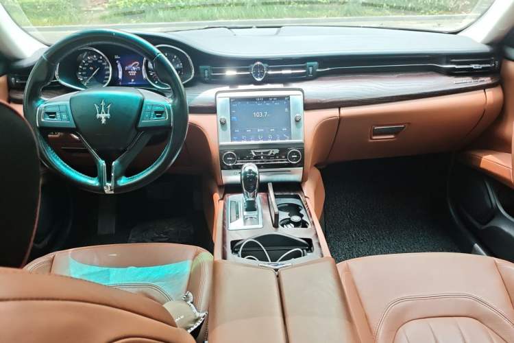 Used Maserati President 2013 3.0T Standard Model Center Console