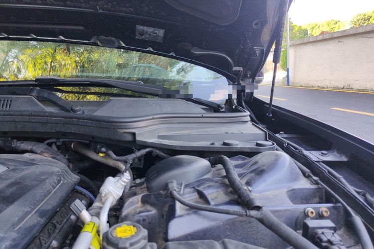 Used Maserati President 2013 3.0T Standard Model Engine Bay Left