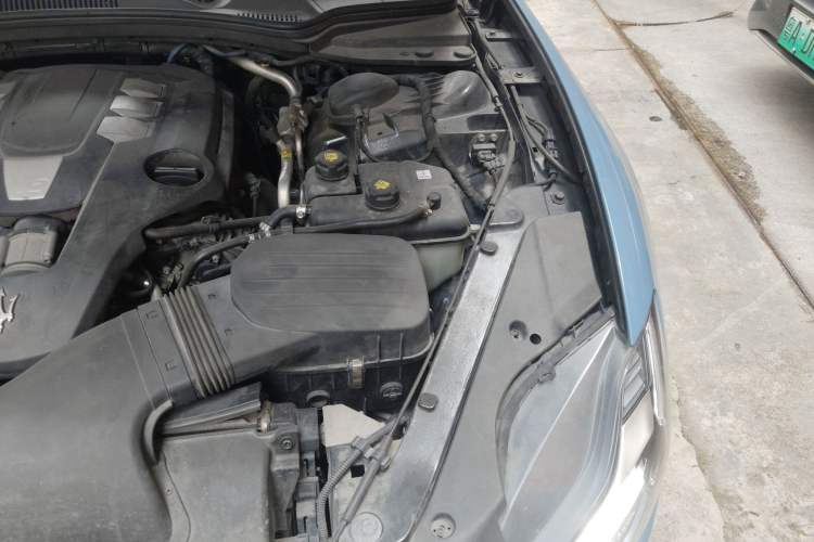 Used Maserati President 2013 3.0T Standard Model Engine Bay Left