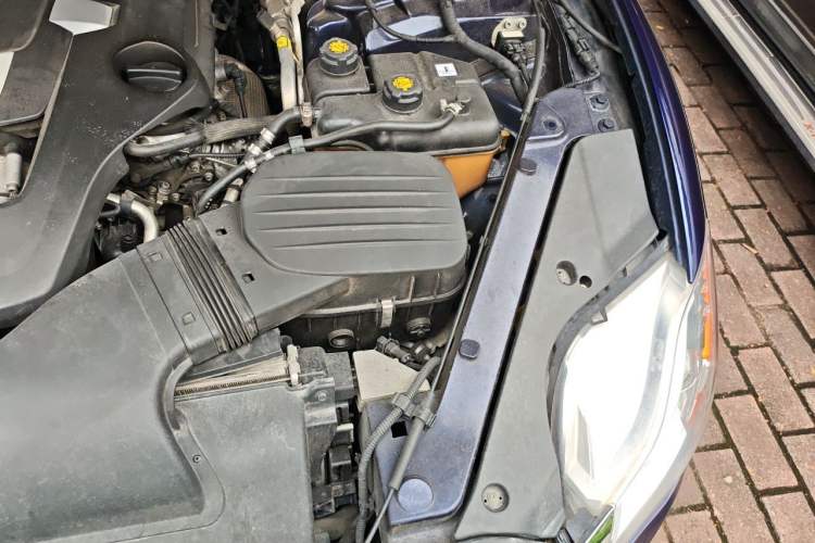 Used Maserati President 2013 3.0T Standard Model Engine Bay Left
