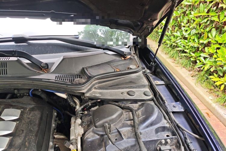 Used Maserati President 2013 3.0T Standard Model Engine Bay Left