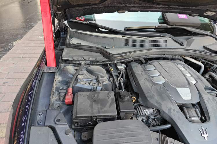 Used Maserati President 2013 3.0T Standard Model Engine Bay Right