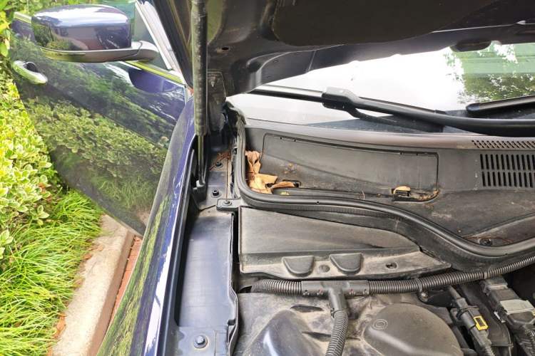 Used Maserati President 2013 3.0T Standard Model Engine Bay Right