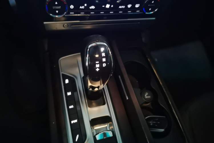 Used Maserati President 2013 3.0T Standard Model Gear Lever