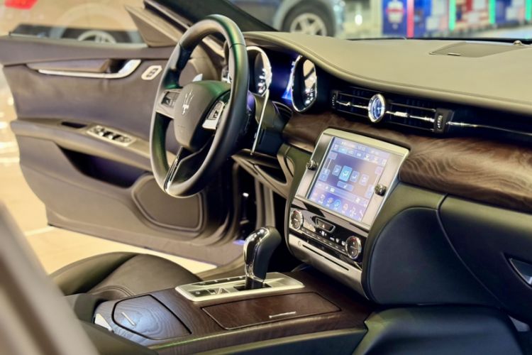 Used Maserati President 2013 3.0T Standard Model Interior 1